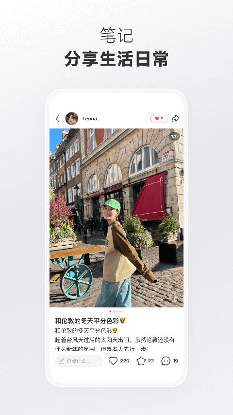 悬浮在空中的彩色气球与旧皮箱壁纸